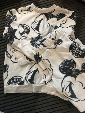 Black & White Mickey Face Sweater Set - size 8